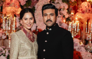 Upasana Konidela mira Peddi de Ram Charan con fanáticos en el teatro de Hyderabad