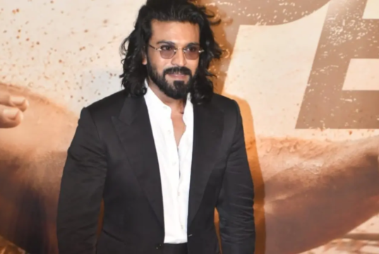 Los fanáticos japoneses de Ram Charan vuelan a Hyderabad con el objetivo de ver la película 10 veces