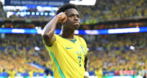 Vinicius Junior brilla cuando Brasil venció a Escocia y llegó a octavos de final del Mundial