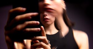 ¿Qué es la resistencia cognitiva? La ciencia detrás de cómo entrenar tu cerebro para mejorar la concentración y reducir las distracciones