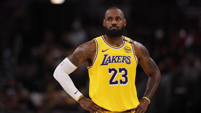 LeBron James: la superestrella de la NBA firma con los Philadelphia 76ers por dos años