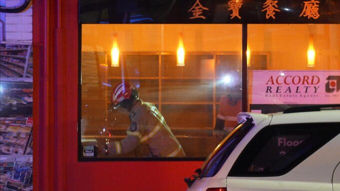 El antiguo restaurante chino favorito de culto se incendia en el centro de la ciudad de Perth, las cuadrillas luchan por contener el incendio