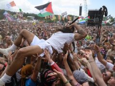 Bob Vylan demanda a la BBC por comentarios ‘ofensivos y deplorables’ de Glastonbury