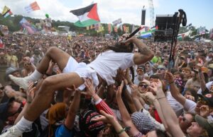 Bob Vylan demanda a la BBC por comentarios ‘ofensivos y deplorables’ de Glastonbury