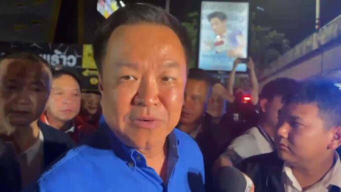 El primer ministro tailandés dice que se han recuperado 27 cadáveres tras el incendio de un pub en Bangkok