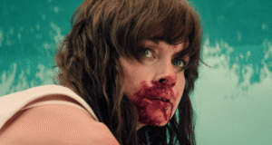 Carolyn Bracken va por la garganta en una nueva película