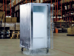 Una empresa japonesa presenta un refrigerador humano para combatir el calor extremo del verano