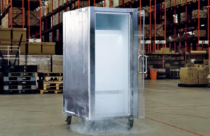 Una empresa japonesa presenta un refrigerador humano para combatir el calor extremo del verano