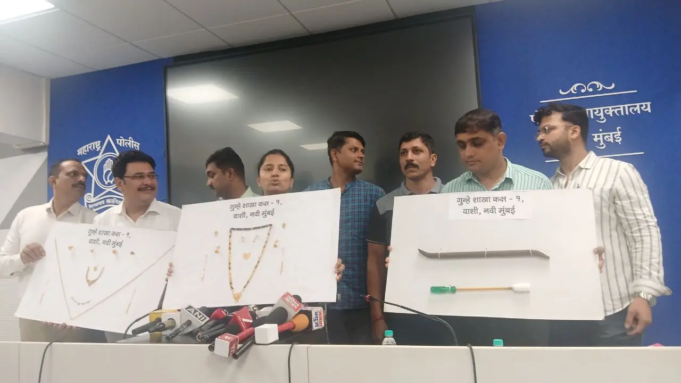 La policía de Navi Mumbai persigue a dos narradores de historia y soluciona 11 allanamientos de casas