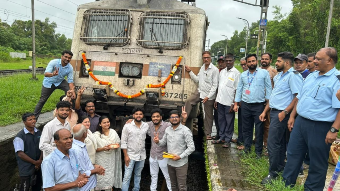 Rajdhani Express vuelve a parar en Sawantwadi después de seis años