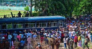 Al menos 25 muertos y 100 heridos tras los disturbios en la prisión de Negembo en Sri Lanka