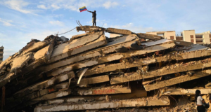 El número de víctimas del terremoto en Venezuela aumenta a 4.490 mientras miles de personas siguen desplazadas por el desastre