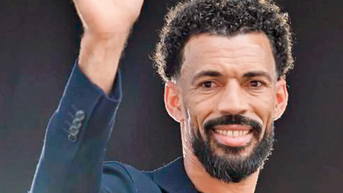 La estrella de la Copa Mundial de la FIFA Vozinha ficha por Colo Colo en Chile