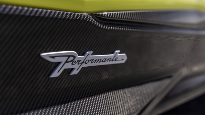 Revisión del Lamborghini Urus SE Performante 2027: unidad prototipo