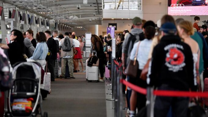 La migración se desploma desde niveles récord pospandemia