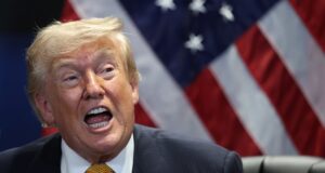 Estados Unidos lanza el segundo día de ataques tras la agresión del Estrecho de Ormuz