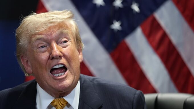 Estados Unidos lanza el segundo día de ataques tras la agresión del Estrecho de Ormuz