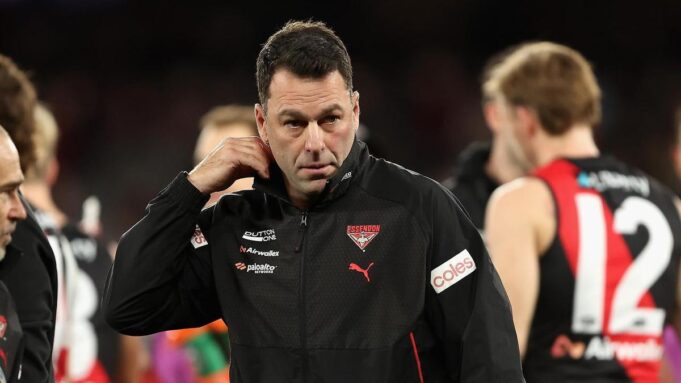 ‘Ha llegado el momento’: el portero de Essendon se reunirá con la jerarquía