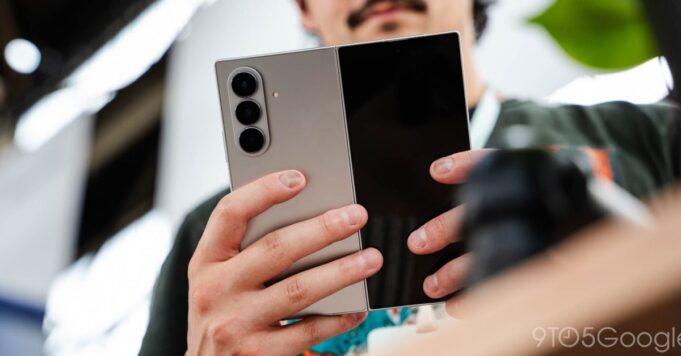 Galaxy Z Fold 8 podría recibir una actualización de carga inalámbrica atrasada