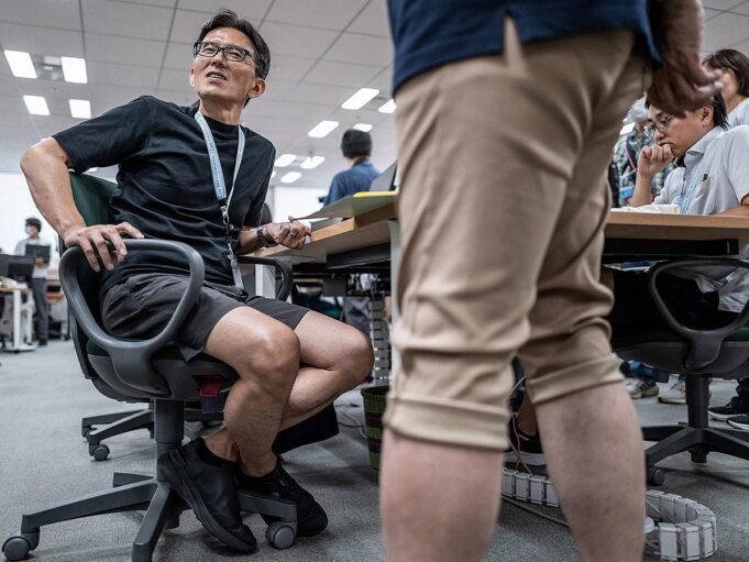 Tokio insta a los trabajadores de oficina a usar pantalones cortos a medida que aumentan las temperaturas extremas y la preocupación por el clima