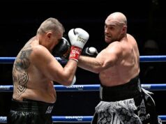 Tyson Fury detiene a Mariusz Wach en Tailandia para acercarse a la pelea con Anthony Joshua