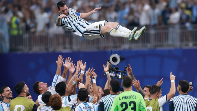Argentina logra una remontada épica en el Mundial para vencer a Egipto y llegar a cuartos