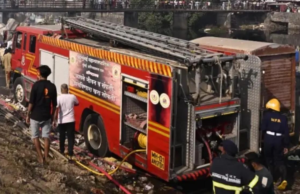 Mujer herida tras el derrumbe de una casa en ruinas en Mankhurd