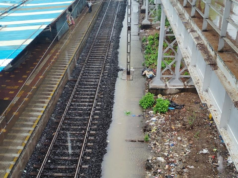 Los servicios ferroviarios Mumbai-Pune se ven afectados por un deslizamiento de tierra en medio de fuertes lluvias mientras el Ferrocarril Central cancela y desvía trenes