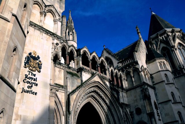 the-royal-courts-of-justice-1648944_1280-1.jpg