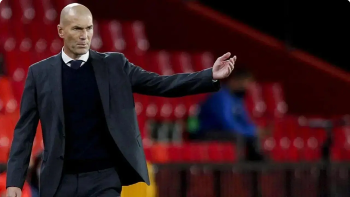 La leyenda del fútbol Zinedine Zidane asume como entrenador de Francia