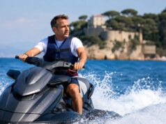 Macron recibe críticas por sus vacaciones en la playa mientras Francia enfrenta calor extremo e incendios
