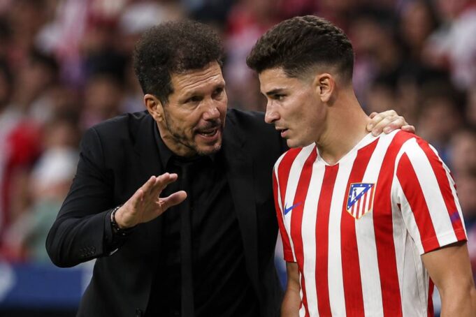 Simeone respalda a Julián Álvarez y le marca el camino para recuperar la confianza en el Atlético de Madrid